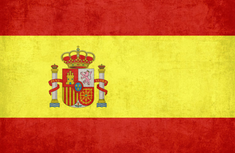 Испания смягчила ограничения для непривитых туристов