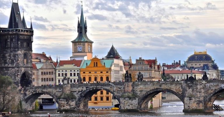 Чехи снимают запрет на передвижение и поездки, по причине уменьшения числа заболевших COVID-19